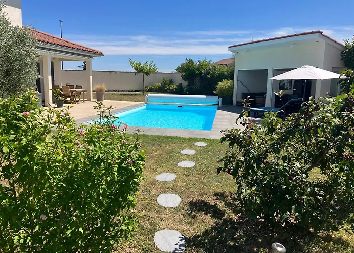 Gite Bambou Avec Piscine